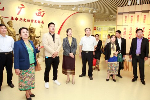 老挝国家档案局代表团访问广西